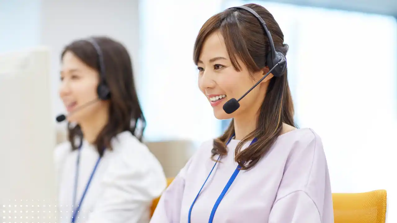 Crypto Customer Service helping a user resolve crypto account issues